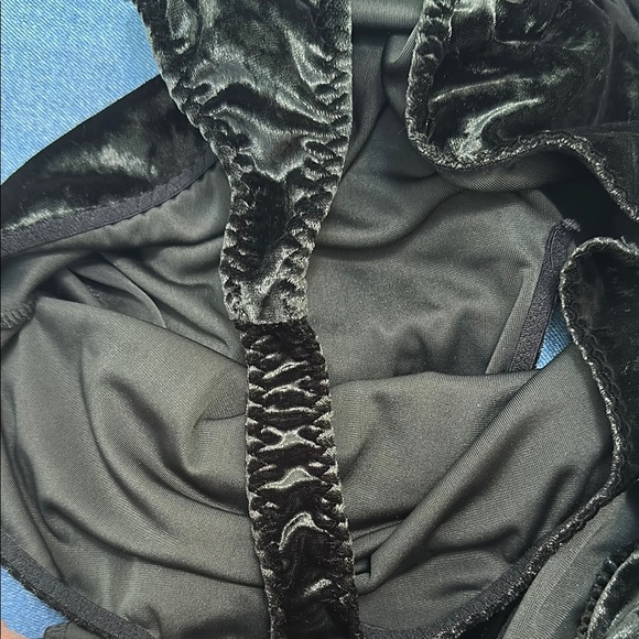 Victoria secret- Elegant Black Velvet Bodysuit - Picture 7 of 7